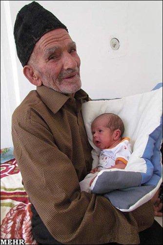 伊朗一位83岁老人喜得贵子。
