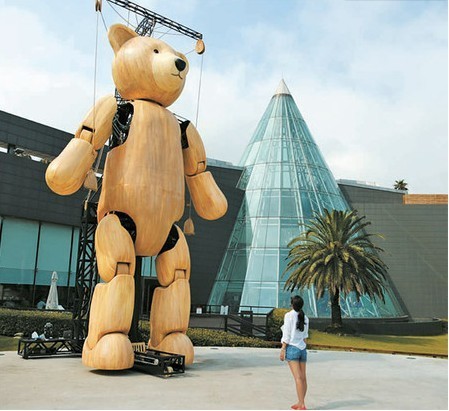 全球最大泰迪熊机器人在韩国展出高约9米（图）
