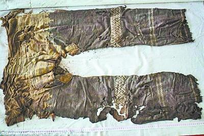 新疆出土3300年前裤子 由3块布料缝制(图)