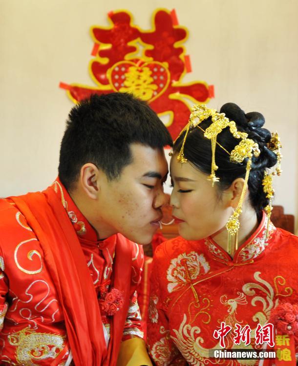 高头大马八抬大轿娶媳妇 90后的中式传统婚礼