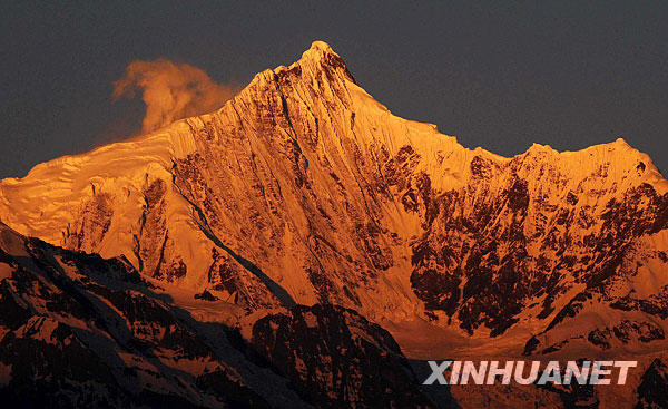 梅里雪山：绝美的“日照金山”奇观