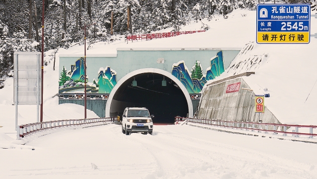 德贡公路雪景美如画