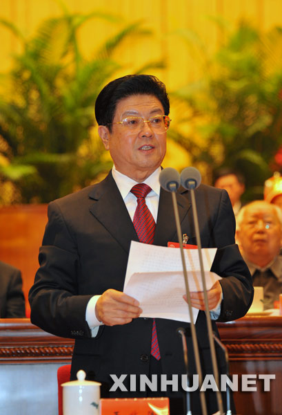 中共中央政治局委员、全国人大常委会副委员长、中华全国总工会主席王兆国主持闭幕式。 新华社记者何俊昌摄 