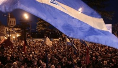 格鲁吉亚数万名民众抗议要求总统下台