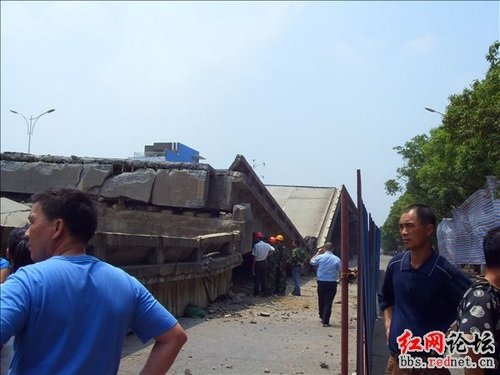 湖南株洲市市区一高架桥发生坍塌事故(组图)