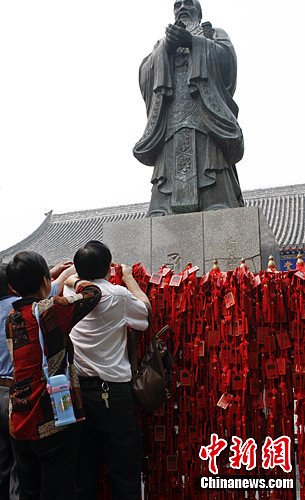 915万考生今赴高考 官方维护考试公平力度空前