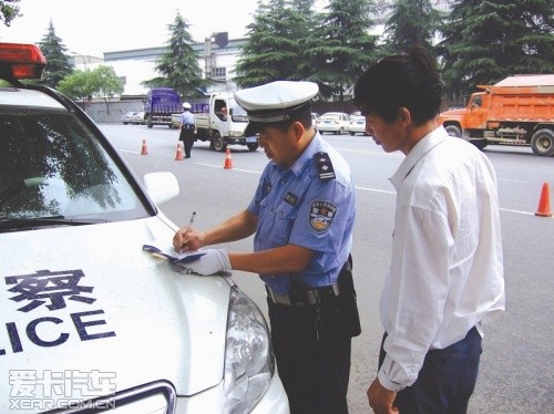 2013元旦起11类交通违法一次性扣完12分