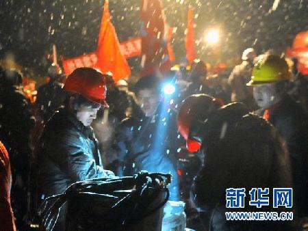 (新华直击）（1）云南镇雄县山体滑坡已致42人死亡2人受伤