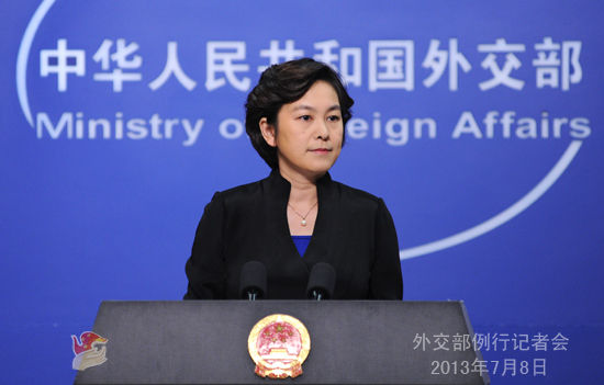 2013年7月8日，外交部发言人华春莹主持例行记者会