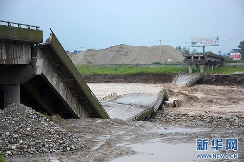 四川暴雨致3座大桥垮塌 汶川地震遗址被淹(图)