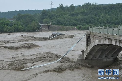 四川暴雨致3座大桥垮塌 汶川地震遗址被淹(图)