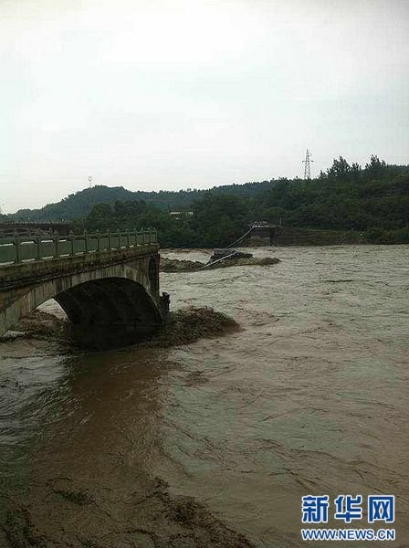四川暴雨致3座大桥垮塌 汶川地震遗址被淹(图)