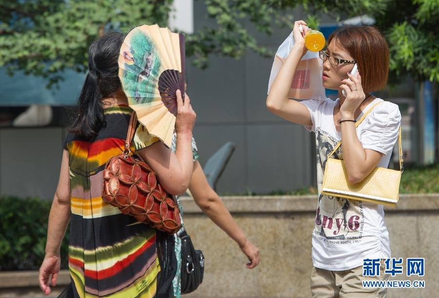 （生态）（1）重庆再发高温橙色预警 气温飙升至37℃