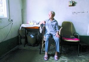 87岁的老人朱华英