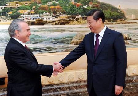 11月7日,国家主席习近平在北京人民大会堂会见来华访问并出席中巴高层协调与合作委员会第三次会议的巴西副总统特梅尔。新华社记者 张铎 摄