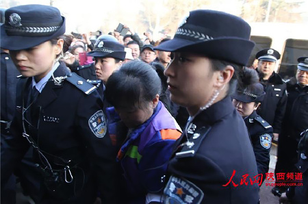 8时40分被告人押解至法院