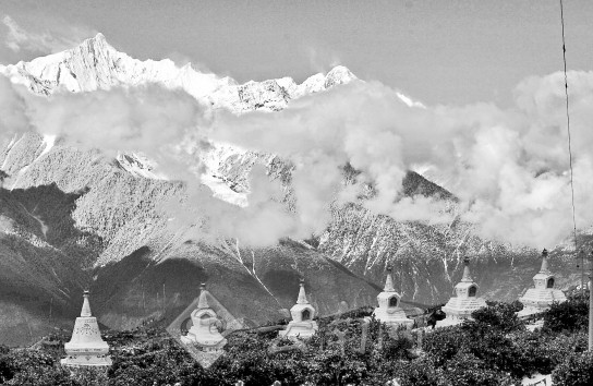 纳入国家公园,梅里雪山得到更好的保护。 纳入国家公园,梅里雪山得到更好的保护。