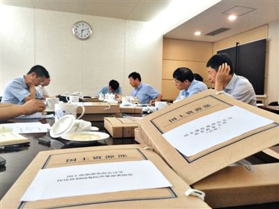 这是本轮督察中,国务院督察组进驻国土资源部督察的一个场景。林卿颖 摄