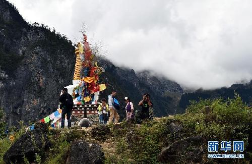 （晚报）（2）香格里拉巴拉格宗原生态景区震后重新开放