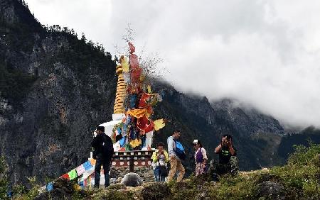 巴拉格宗景区震后重新开放