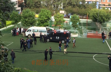昆明一所小学发生踩踏事故六人死亡
