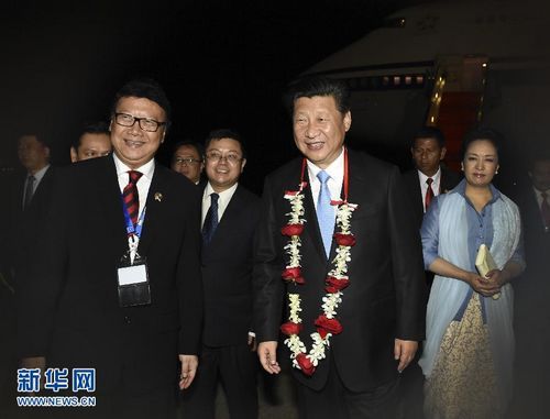 习近平抵达雅加达出席亚非领导人会议和万隆会议60周年纪念活动