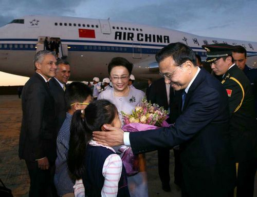 李克强抵达巴西利亚对巴西进行正式访问