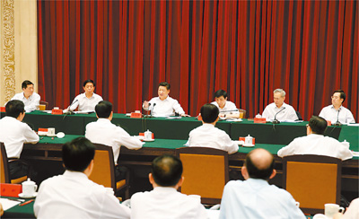 7月17日,中共中央总书记、国家主席、中央军委主席习近平在长春召开部分省区党委主要负责同志座谈会,听取对振兴东北地区等老工业基地和“十三五”时期经济社会发展的意见和建议并发表重要讲话。新华社记者 姚大伟摄