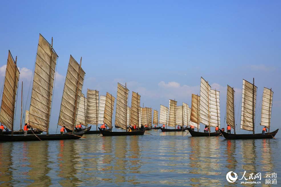 9月13日，“百舸入滇，千帆进发”的景象重现云南昆明。摄影：李继明