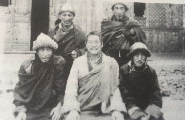 记迪庆藏族自治州首任州长松谋·昂翁洛桑丹增嘉措