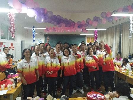 藏文中学师生共同庆祝中秋