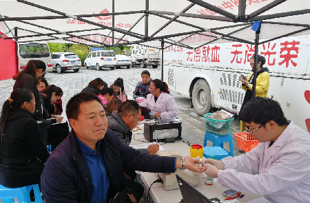 迪庆州中心血站到德钦县采集血液