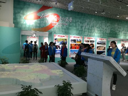 “砥砺奋进的五年”迪庆成果展展出