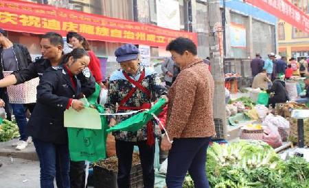 虎跳峡林场（站）开展林业有害生物防控宣传