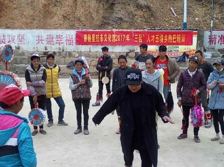 五境乡文化站到仓觉村子母雄村民小组开展舞蹈排练