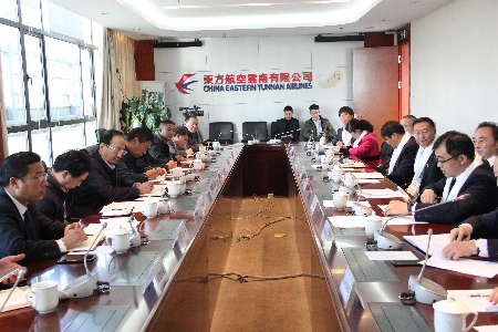 齐建新到东航云南公司商谈拓展迪庆航空市场