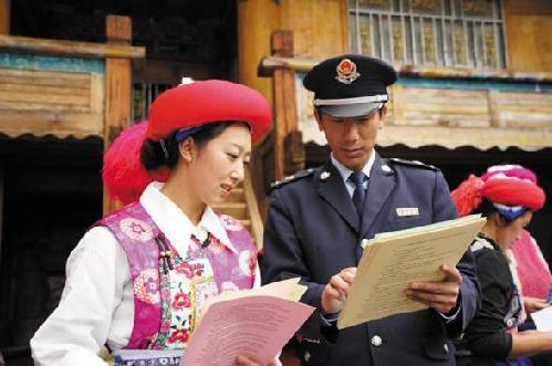 香格里拉市地税局开展法律知识进学校、企业、乡村活动