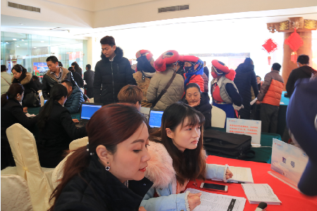 迪庆香格里拉机场联合东航开展“幸福云端”旅游集市活动<BR>