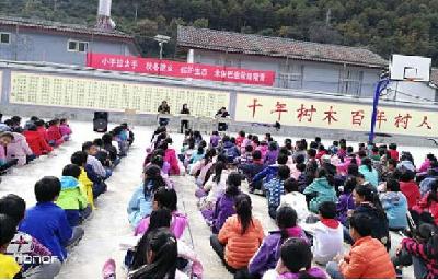 维西巴迪林场到巴迪中心完小开展森林防火“五个一”宣传