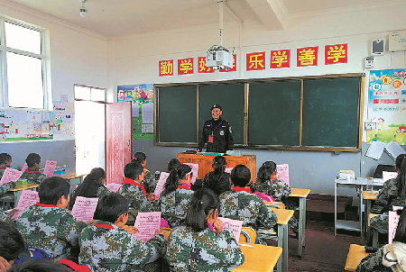 建塘林场在尼史村小学普及森林防火知识