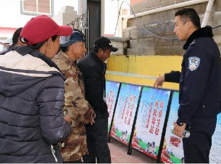 德钦县公安局禁毒大队深入乡村、社区开展禁毒宣传活动取得良好成效