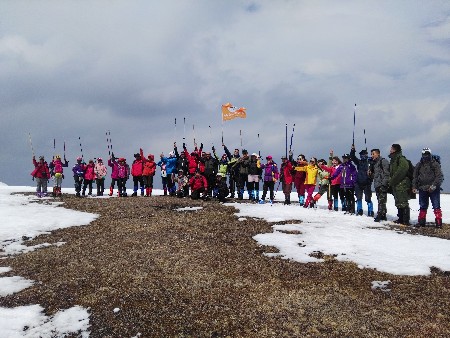 35名登山爱好者登上维西后花园