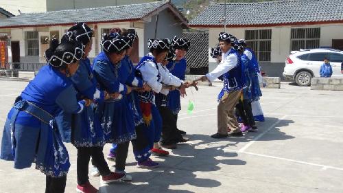佳禾村“拉玛人”举办传统“拉钩溜”活动
