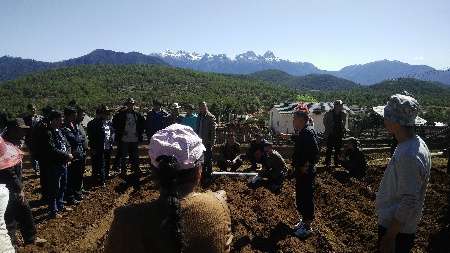 安南村群众培训当归种植技术
