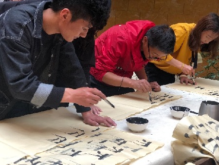 我州举办首届藏文书法培训班