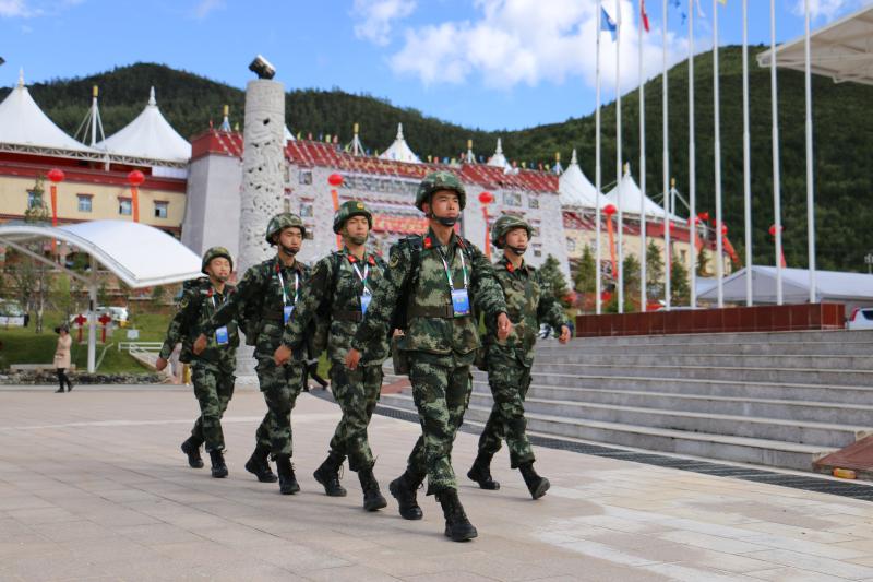 武警官兵圆满完成艺术节安保工作