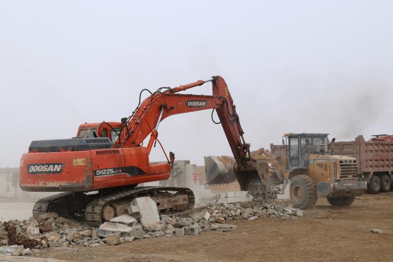 香格里拉市依法强制拆除非法建筑
