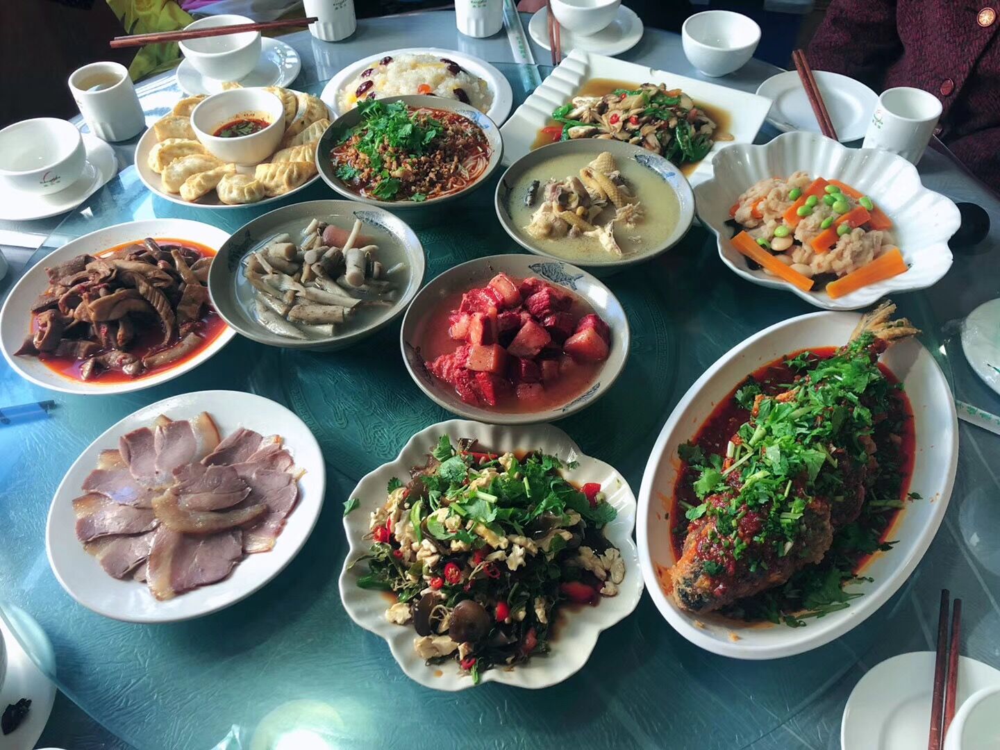 维西“八盘四座”年夜饭