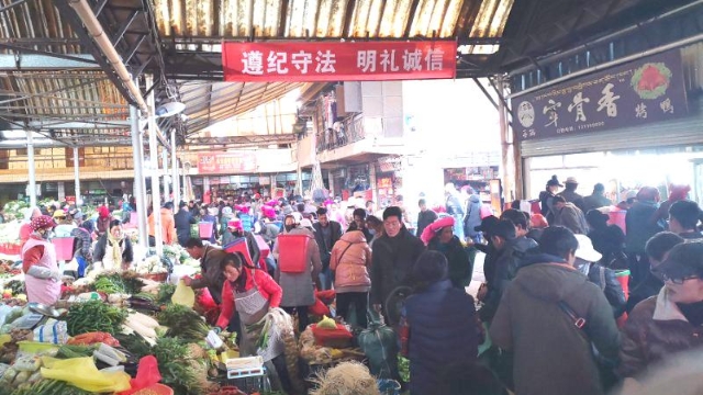 建塘供销社集贸市场 货源充足 方便群众