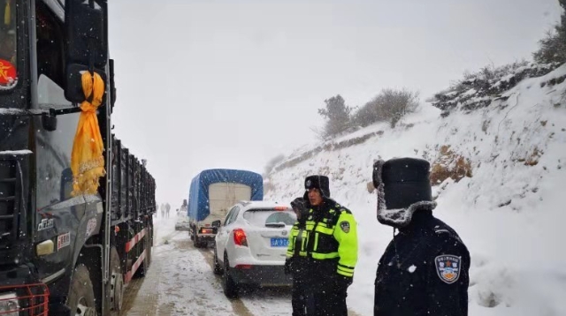 3月1日，迪庆州境内普降大雪出行请注意安全